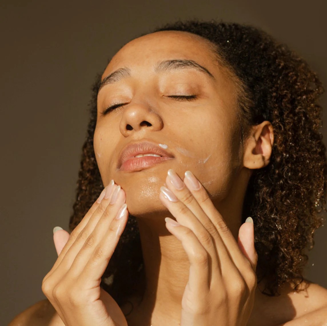 Tips Menjaga Kecantikan Kulit Saat Bepergian